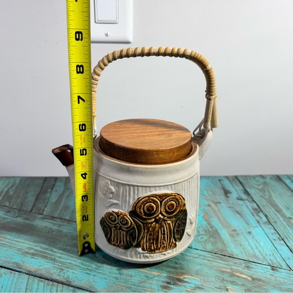 Rare Vintage Owl Teapot Stoneware w/Rattan Handle Wooden Lid - Picture 9 of 11